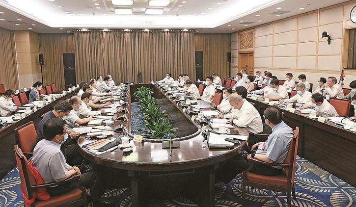 政协第十四届全国委员会常务委员会第二次会议进行专题分组讨论