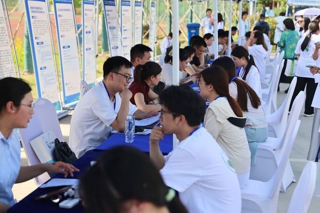 各地区各部门奋力打好“十四五”规划收官战