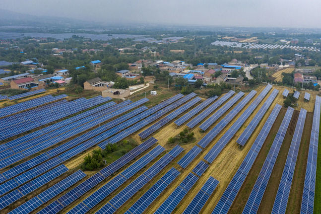 以习近平同志为核心的党中央引领中国经济社会高质量发展迈向新境界