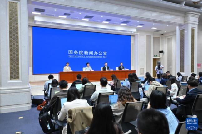 全力稳定就业大局 持续深化社保改革